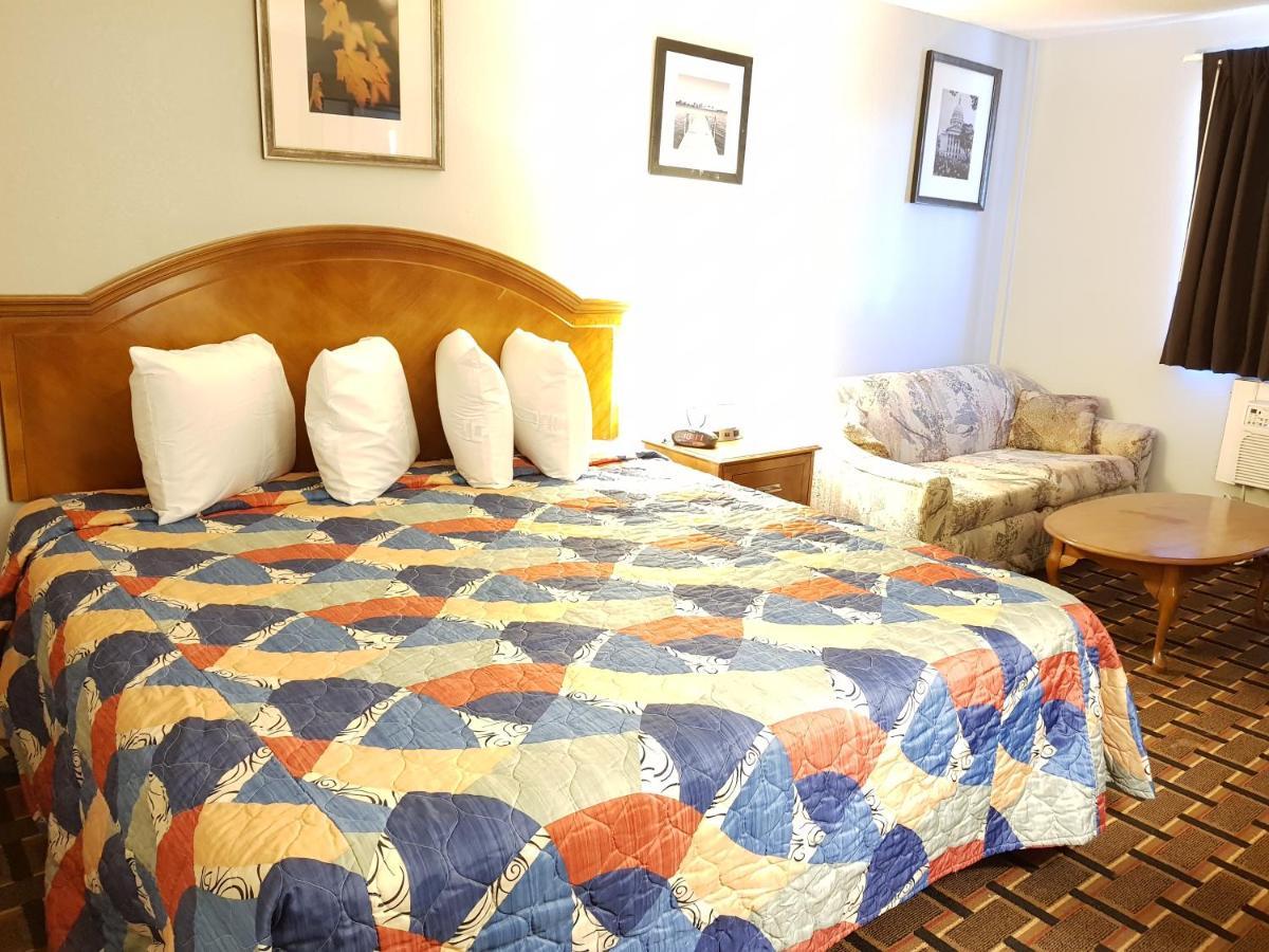 Le Mars Inn And Suites Экстерьер фото